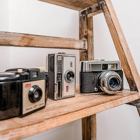 The Art Room, レイストン エクステリア 写真